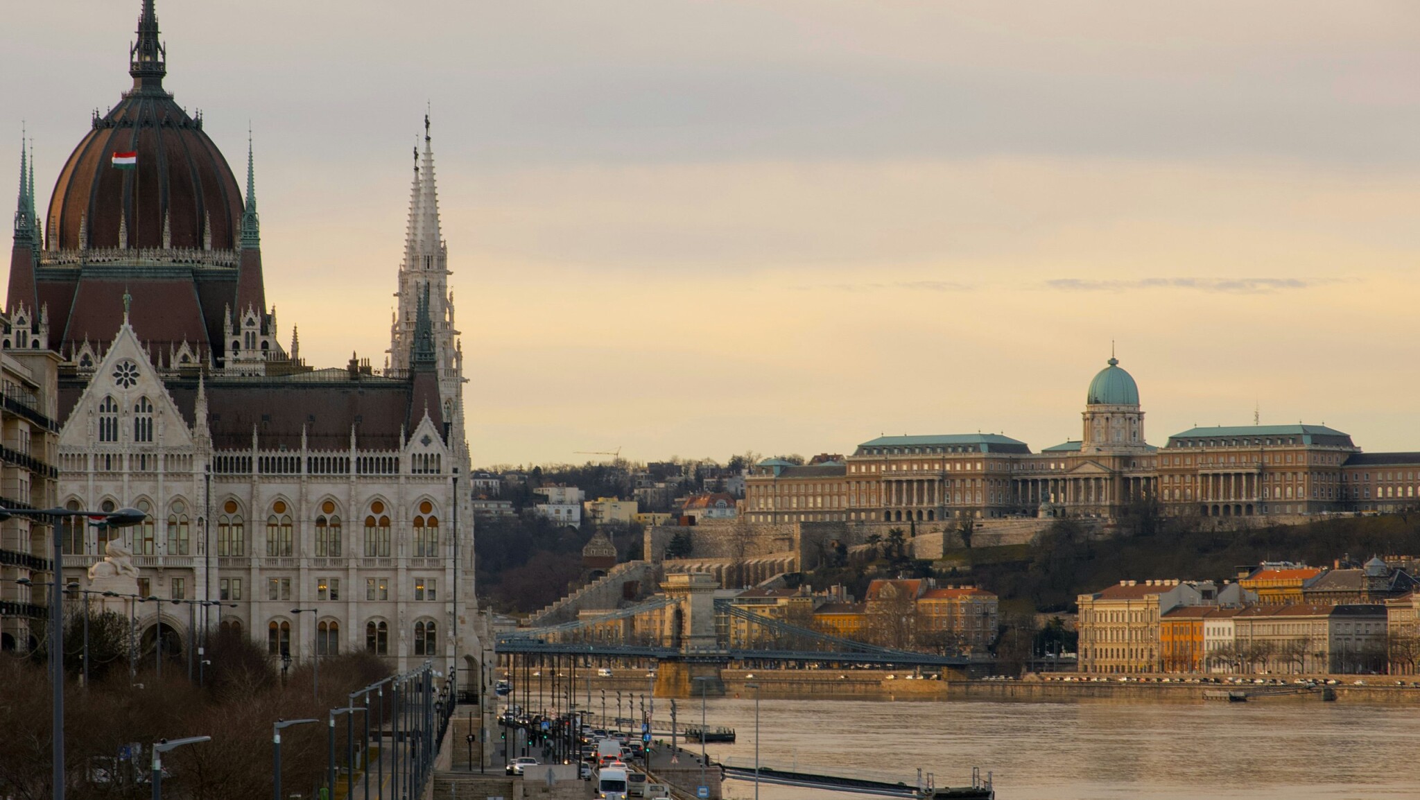Felmérés: kormányváltás ide, tízbilliós összbevétel oda, magyaros borúsággal tekintenek a jövőbe a legnagyobb hazai cégek