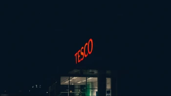 600 milliárdos gigaüzletet ütött nyélbe, ki is vonul két országból a Tesco. Kiderült, hogy Magyarország is köztük van-e