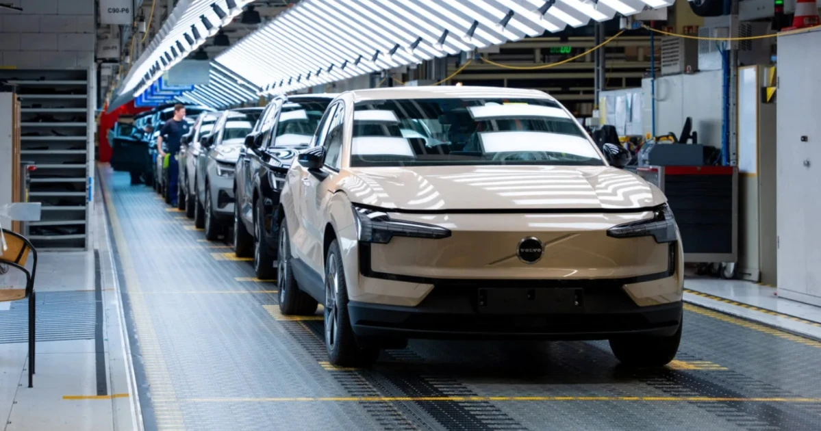 Katasztrofális negyedéve van a Volvonak, a Tesla eközben az ígéretekkel szárnyal