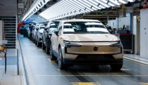 Katasztrofális negyedéve van a Volvónak, a Tesla eközben az ígéretekkel szárnyal